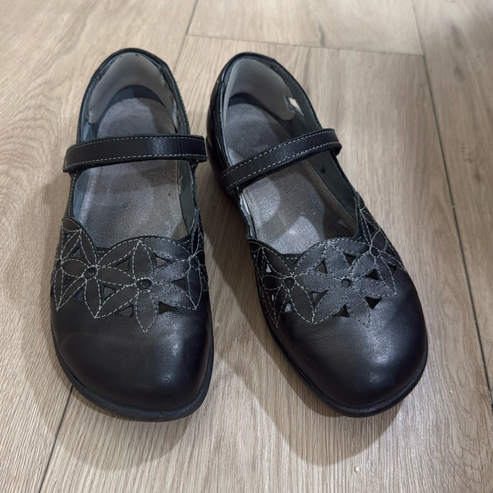 Naot Toatoa Leather Metallic Black Road May Jane Flats Womens